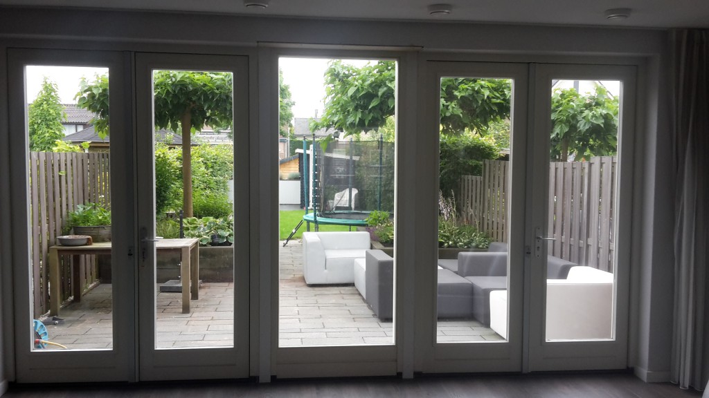 Zicht vanuit woonkamer